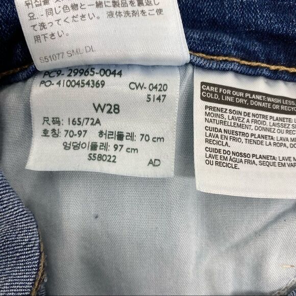 Levi's Women's Mid Length Shorts size 28 - Picture 7 of 7